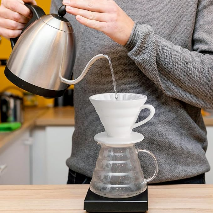 Segarty 1-2 Cup Basket Paper Coffee Filters Disposable, 100pcs 6.1in White Paper Filter Pour Over Maker Basket Dripper for Office Cafeteria, Coffee Bar & Pot Liners Accessory for Commercial Household